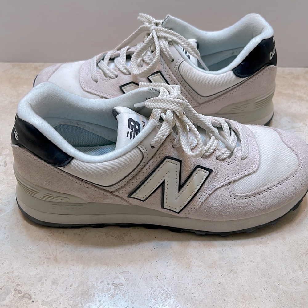 New Balance 574 women’s pink/white sneaker. Size 8